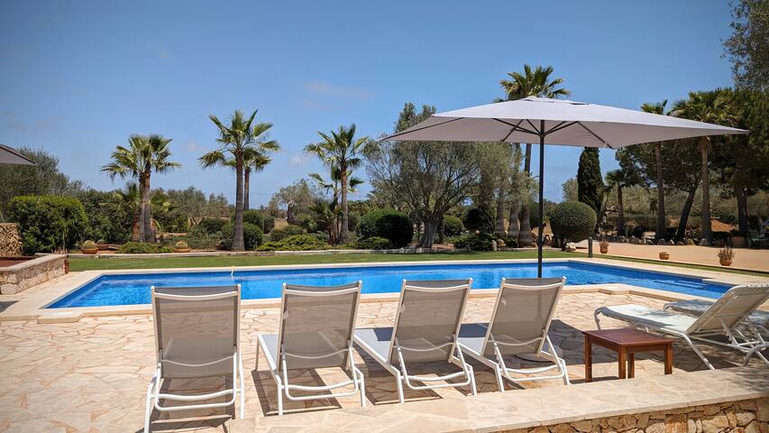 Fantastic Finca S’Almunia Can Paco with pool