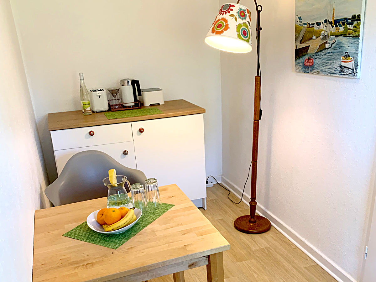 Top performing Airbnb: 2-room studio with bathroom and mini-kitchen in Friedrichskoog