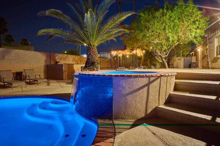 Super Private Vegas Resort! Close to the Strip!9:) gallery image 2