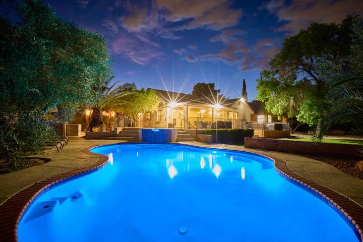 Super Private Vegas Resort! Close to the Strip!9:) gallery image 3