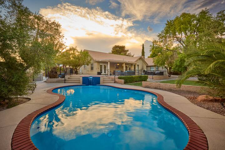 Super Private Vegas Resort! Close to the Strip!9:) gallery image 4