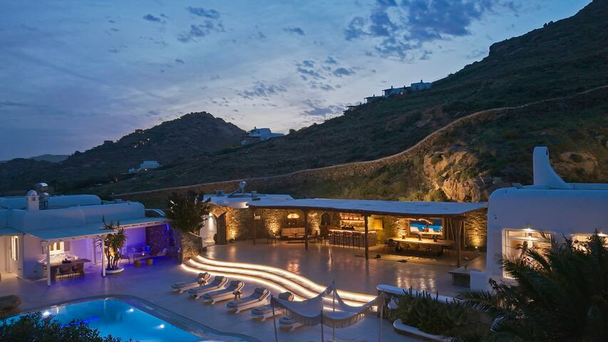 Lia Villas Mykonos PRIVATE & HEATED INFINITY POOL gallery image 5