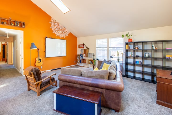 The Launch Pad: A Comfy Home Walkable To Town - Bend, OR