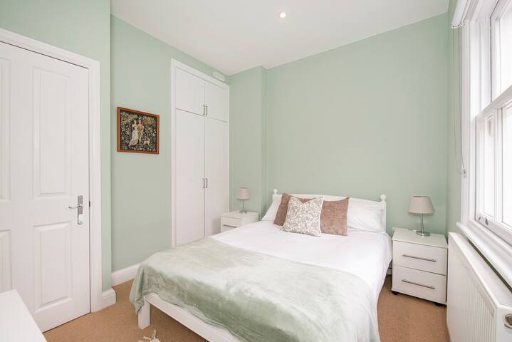 3 bed Mews House Hyde Park London Lancaster Gate gallery image 5