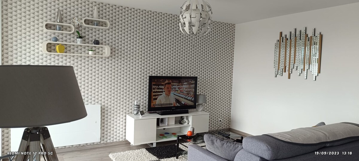 Annonce Airbnb populaire: Beach 20 m away: Stylish T2 Apartment Parking & Elevator à Quiberon