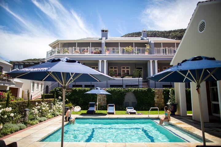 14 New Kings at the Majestic Village, Kalk Bay gallery image 2