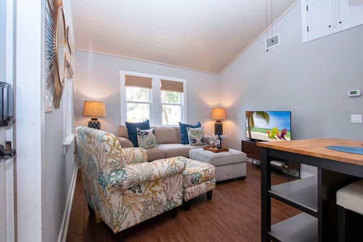 Perfect Florida Location: Craftsman Carriage House - Sarasota