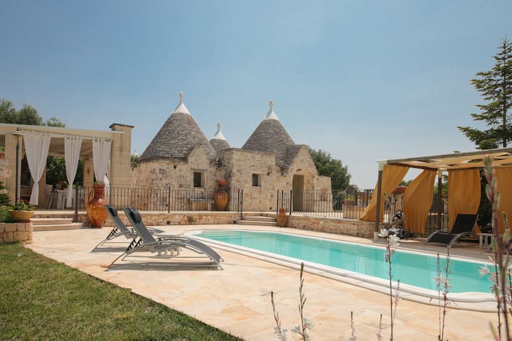 Trulli del Carrubo con piscina privata