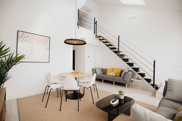3-bedroom duplex, rooftop terrace, Reina Sofia, AC