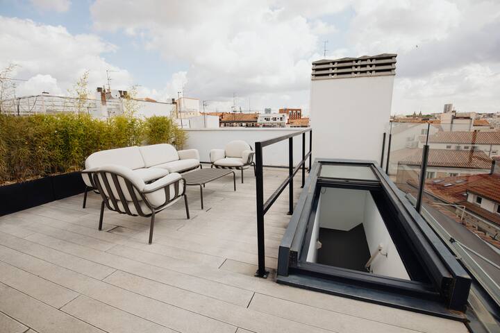 3-bedroom duplex, rooftop terrace, Reina Sofia, AC gallery image 3