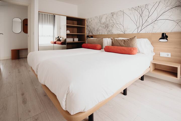 3-bedroom duplex, rooftop terrace, Reina Sofia, AC gallery image 2