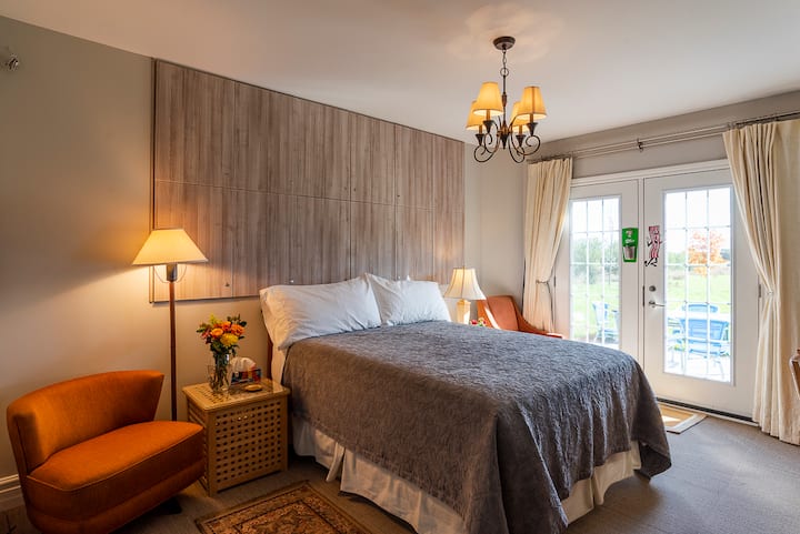 Fields & Forest Suite At Goodmanor - Prince Edward