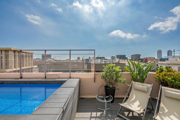 Near the beach, pool, 3-bedroom, 2-bathroom, AC gallery image 2