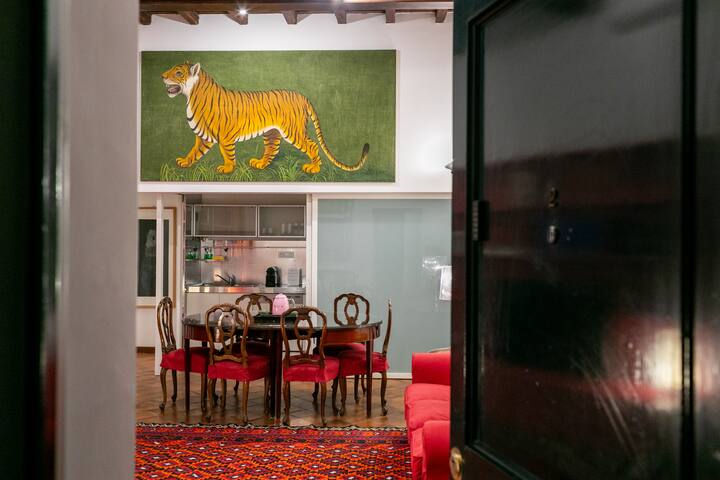 Vittoria Family 2 bedroom Apartment Spanish steps