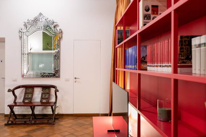 Vittoria Family 2 bedroom Apartment Spanish steps gallery image 5