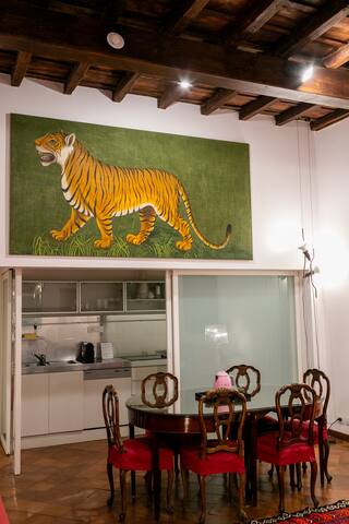 Vittoria Family 2 bedroom Apartment Spanish steps gallery image 4