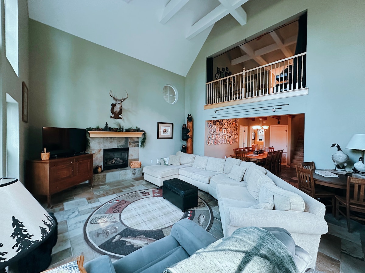 Rifugio di MontagnaAC, GENERATOR, 3 King/1 Queen Cabins for Rent in