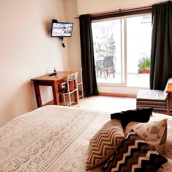 Monoambiente con patio privado en Balvanera