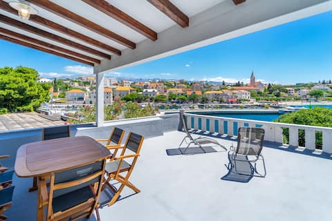 Successful Airbnb property: Heritage House Captain Bepo's Court in Općina Selca