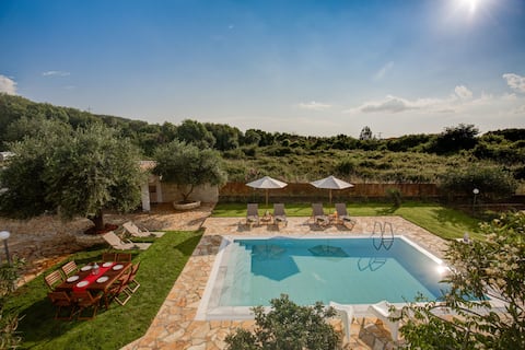 Villa Skales by the beach, 2025 renovated