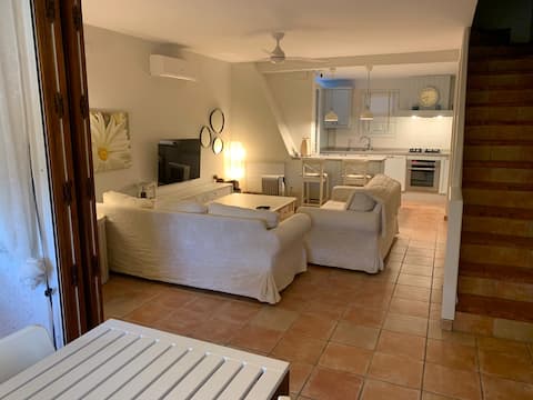 Propiedad de Airbnb exitosa: Bungalow with an ocean view in Santa Pola del Este en Santa Pola