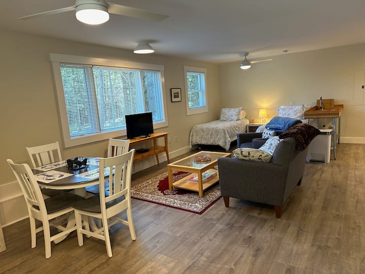 Acadia 1 Bedroom! 5 Minute Walk Into Town - Bar Harbor, ME