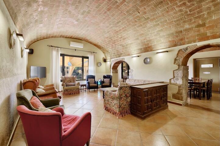 Rural house in the Empordà, surrounded by nature gallery image 3