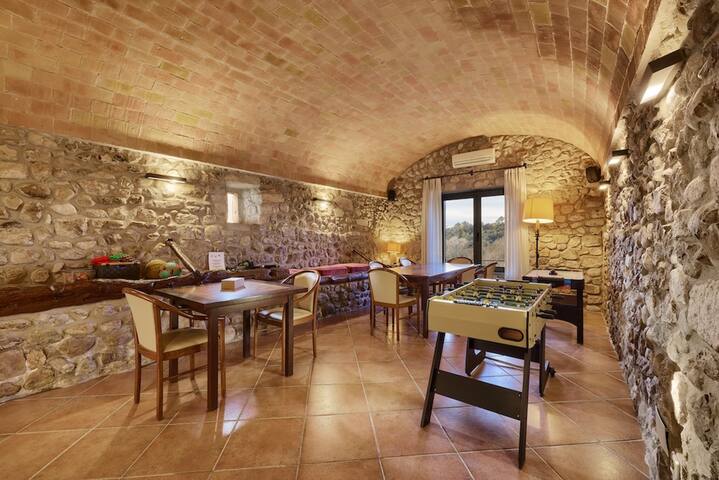 Rural house in the Empordà, surrounded by nature gallery image 4