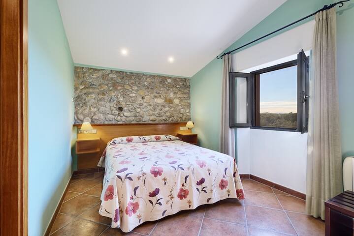 Rural house in the Empordà, surrounded by nature