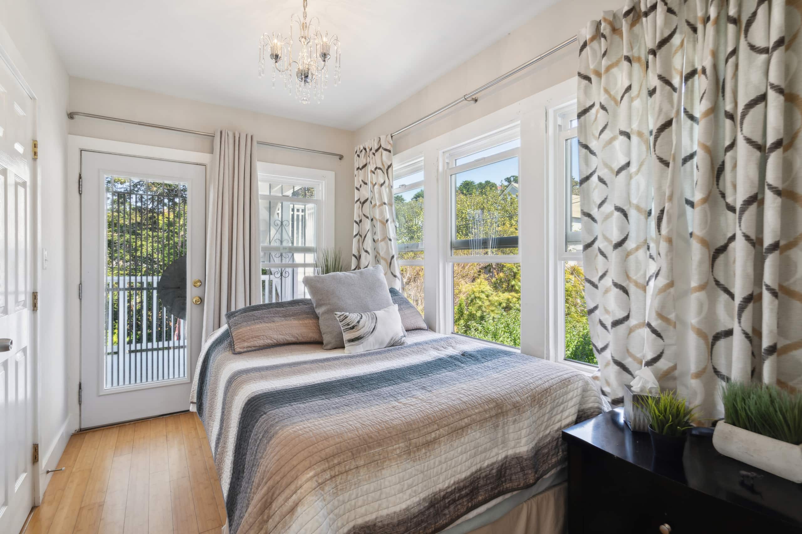 Home in San Francisco · ★4.9 · 3 bedrooms · 3 beds · 3 private baths - Image 36