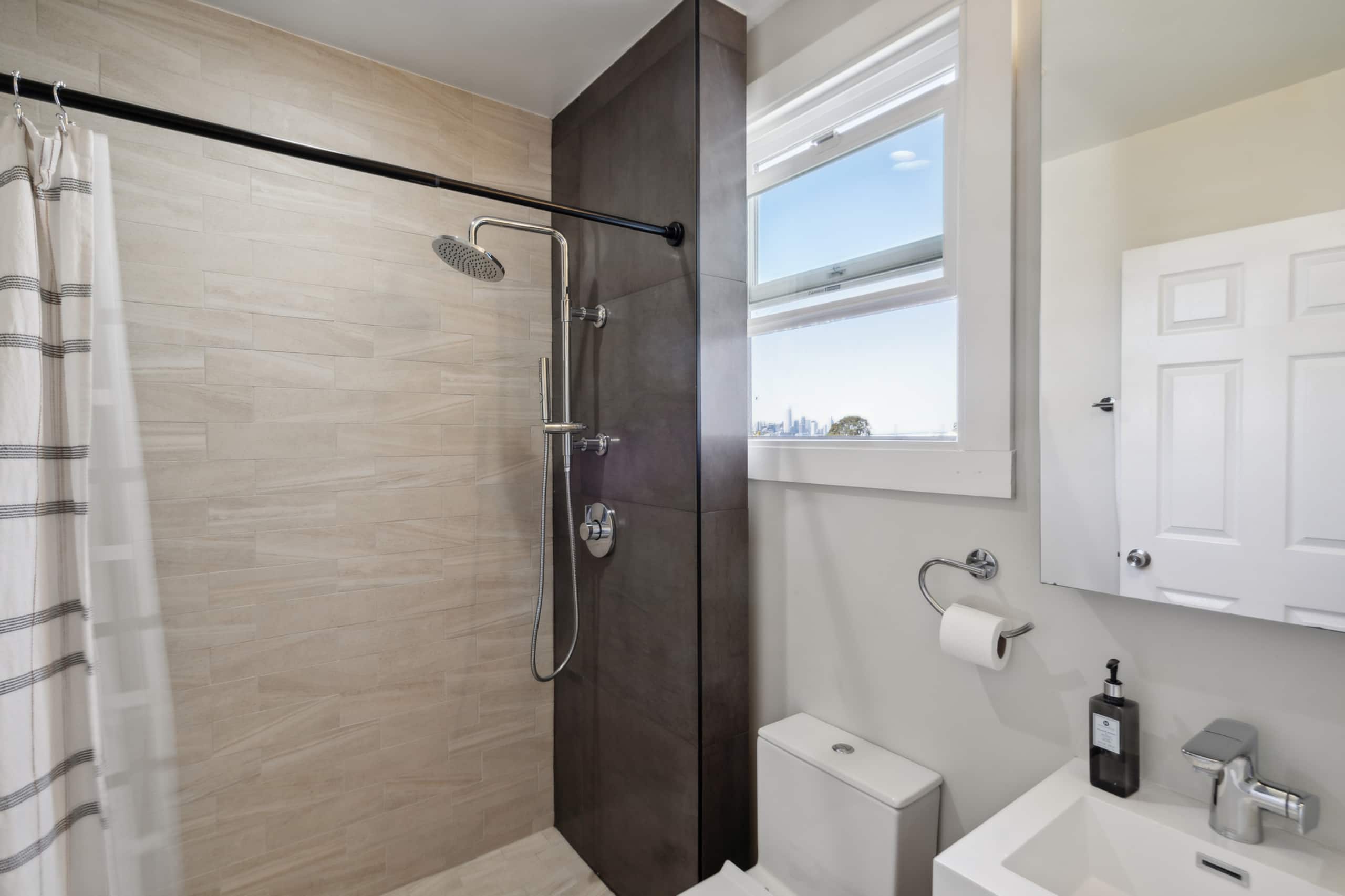 Home in San Francisco · ★4.9 · 3 bedrooms · 3 beds · 3 private baths - Image 41
