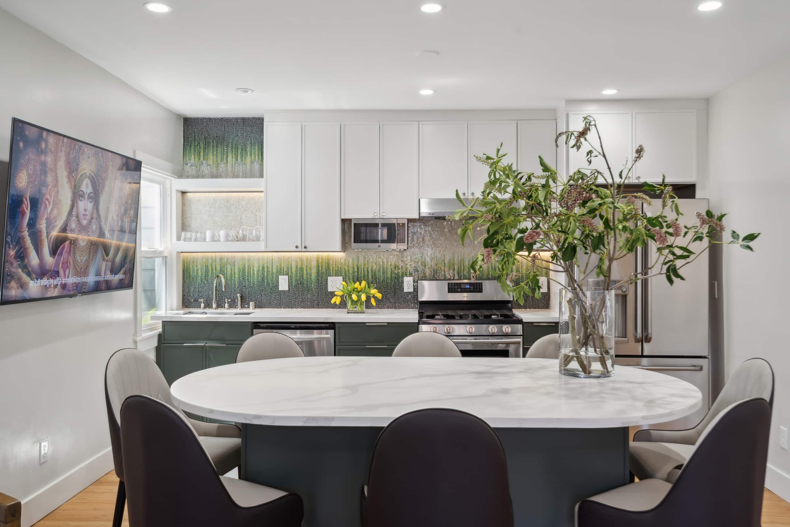 Home in San Francisco · ★4.9 · 3 bedrooms · 3 beds · 3 private baths - Image 19