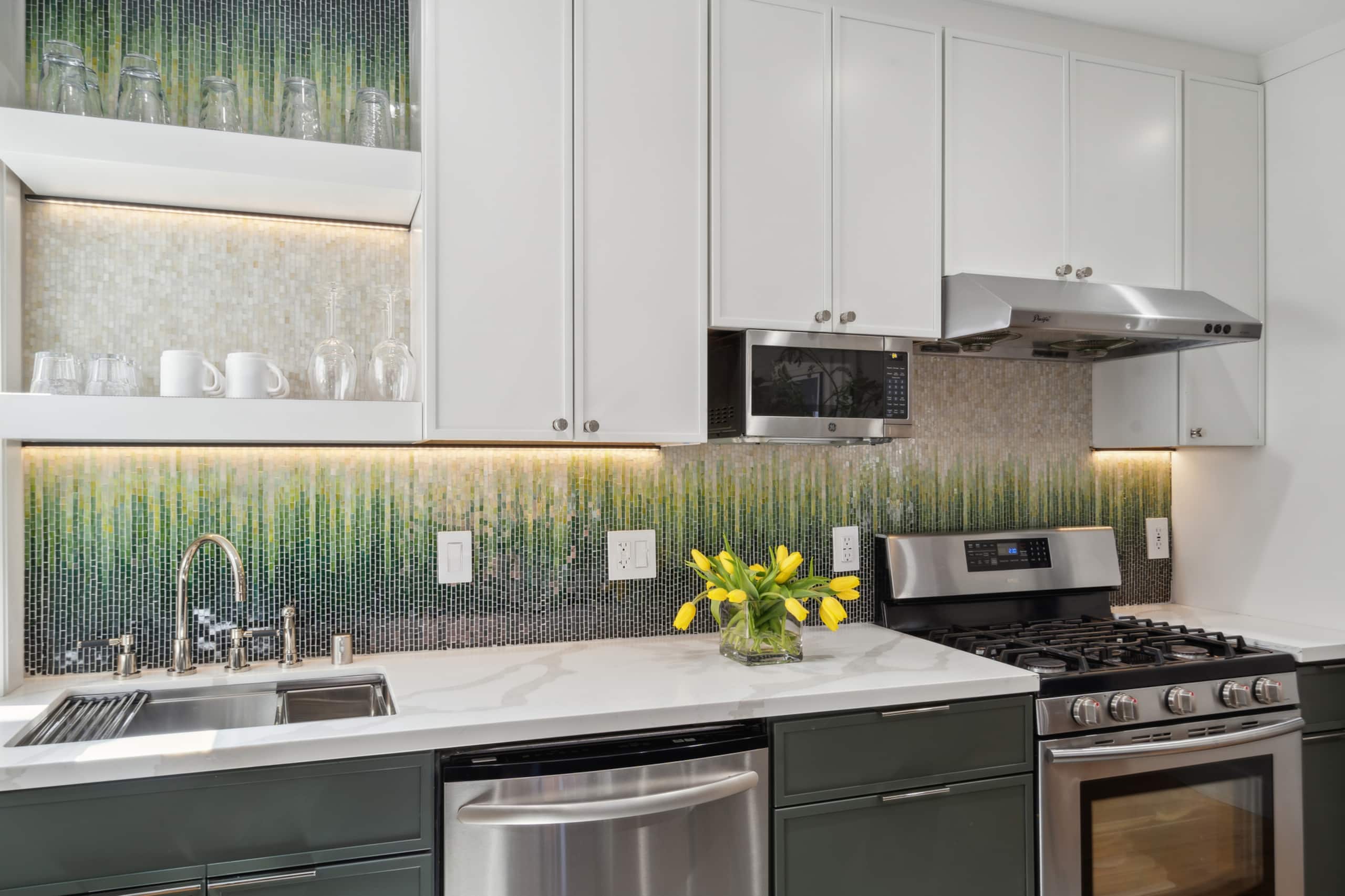 Home in San Francisco · ★4.9 · 3 bedrooms · 3 beds · 3 private baths - Image 14