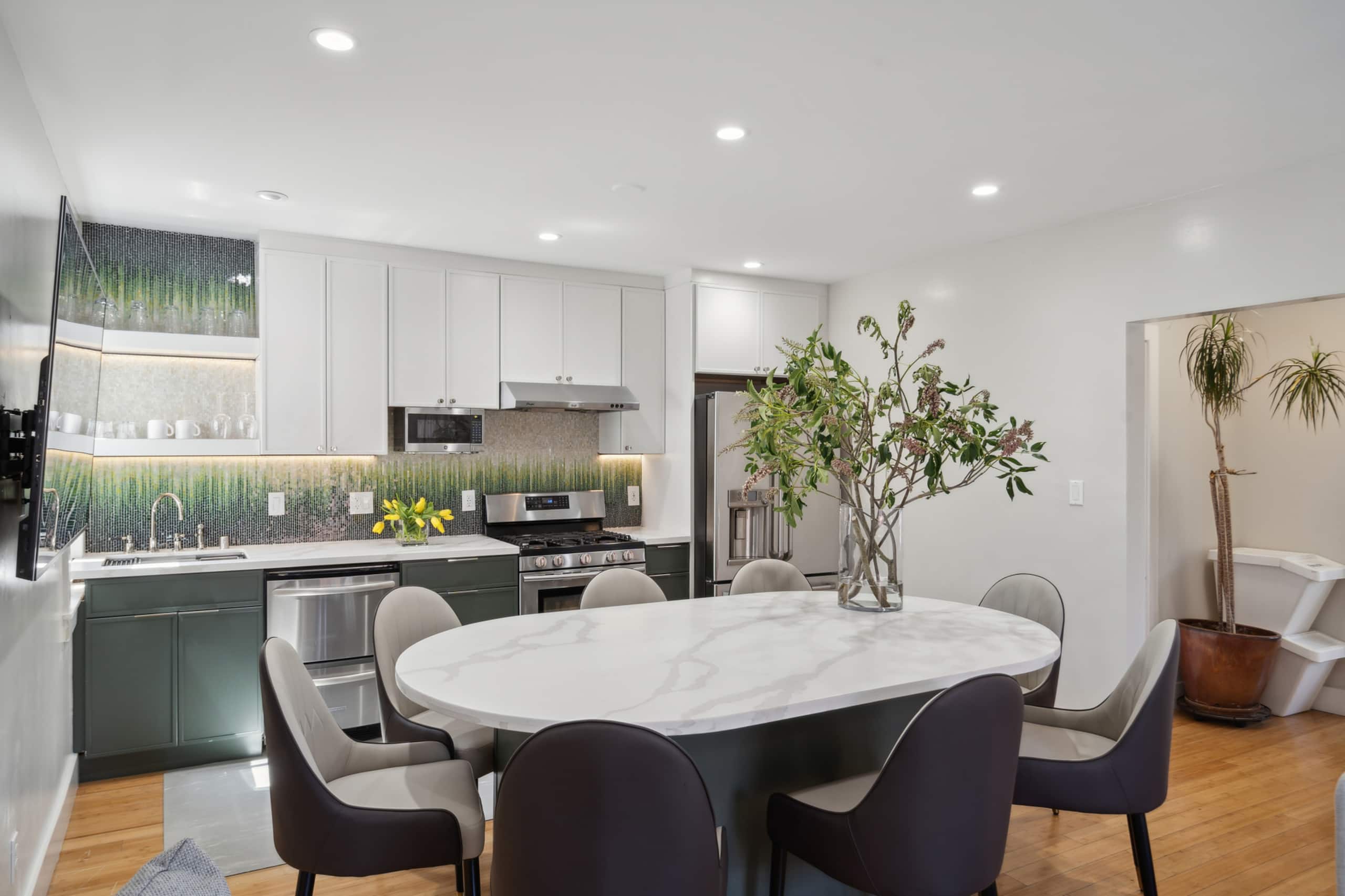 Home in San Francisco · ★4.9 · 3 bedrooms · 3 beds · 3 private baths - Image 17