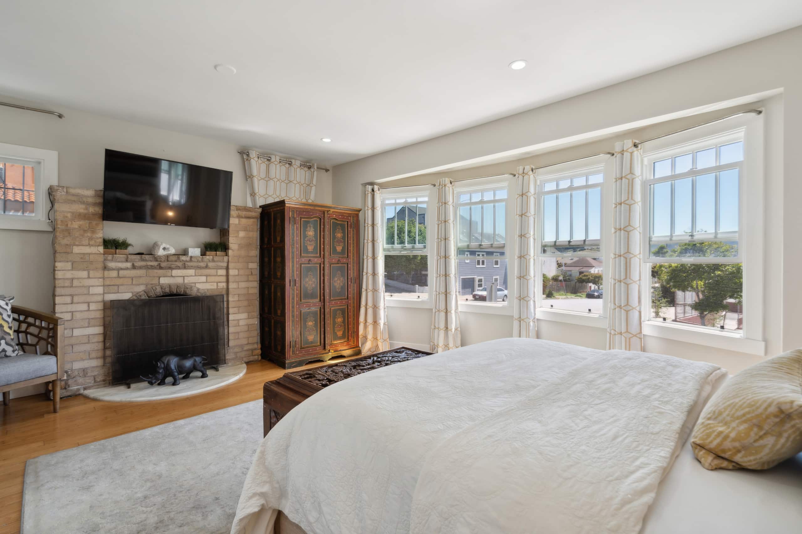 Home in San Francisco · ★4.9 · 3 bedrooms · 3 beds · 3 private baths - Image 30