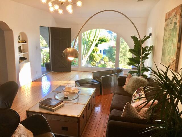 Classic Eagle Rock Hilltop Retreat with 360° Views gallery image 2