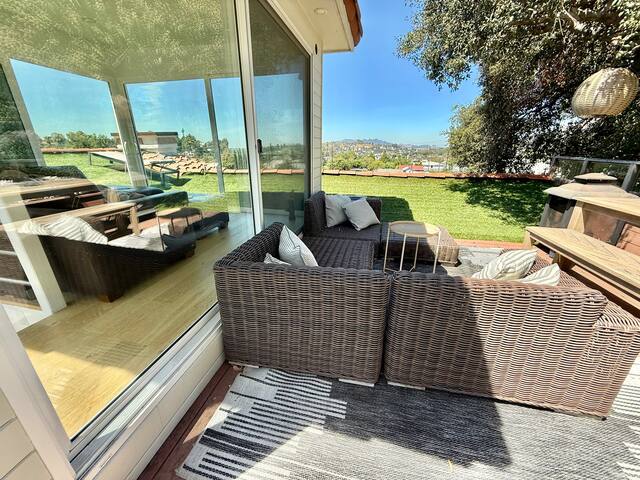 Classic Eagle Rock Hilltop Retreat with 360° Views gallery image 3