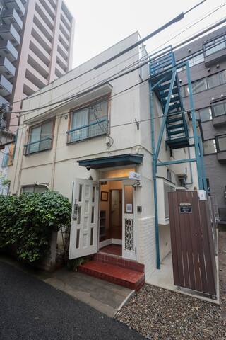 Entire Home in Tokyo – Kid-Friendly, Max 15 Guests gallery image 5