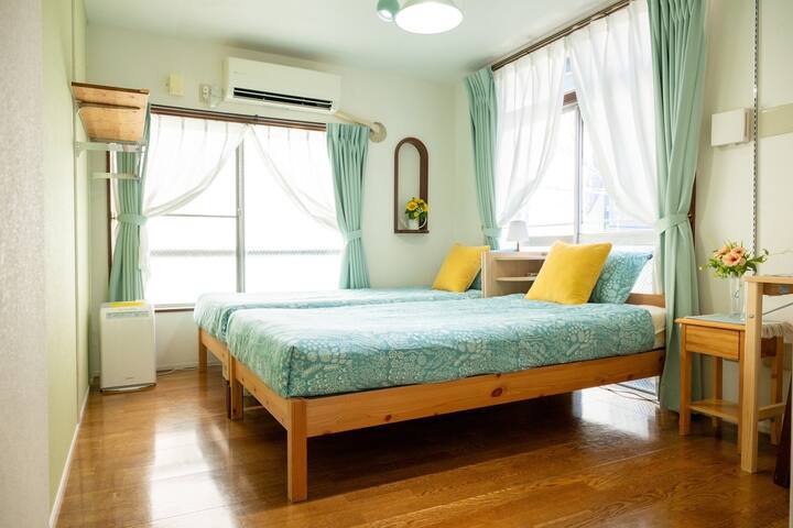 Entire Home in Tokyo – Kid-Friendly, Max 15 Guests gallery image 2