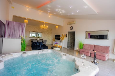 NEW Penthouse for 6- in Split with jacuzzi