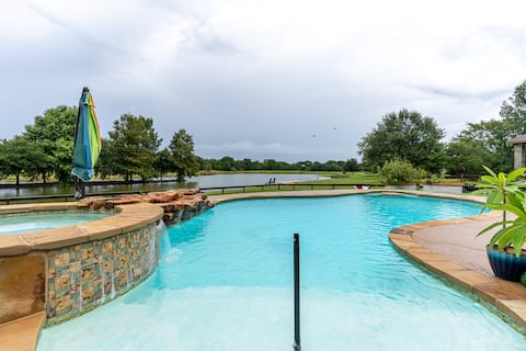 7 beds/4 bathrooms, pool, pond & beach!