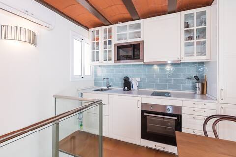 Anuncio de Airbnb popular: Amazing penthouse in the best place . Two terraces en Sitges