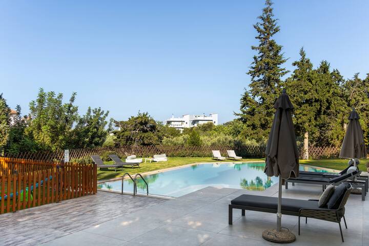 FREE Breakfast, w/Outdoor & Indoor Pool, 20 guests gallery image 5