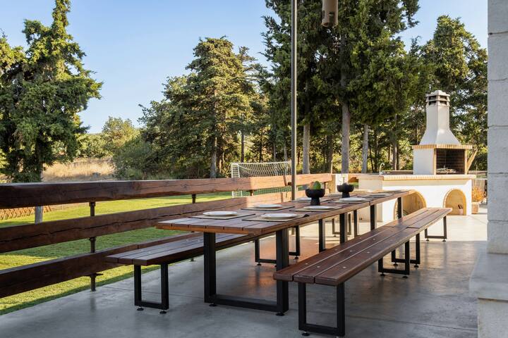 FREE Breakfast, w/Outdoor & Indoor Pool, 20 guests gallery image 2