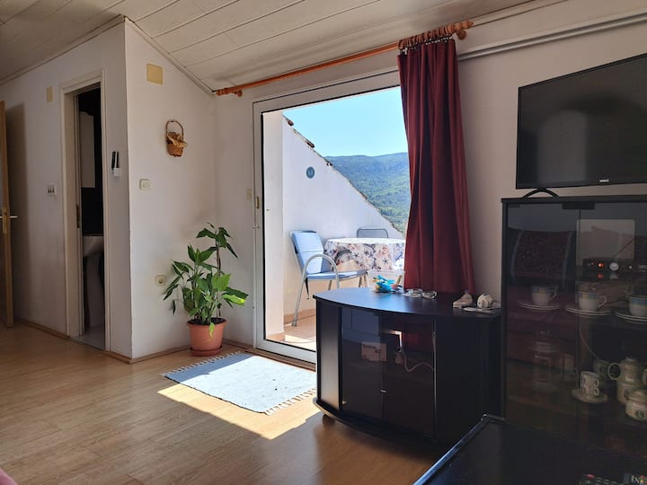 Apartment Potkrovlje - Jelsa