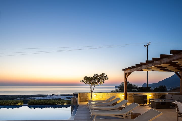 Villa Elpida I Sea view & heated* pool!