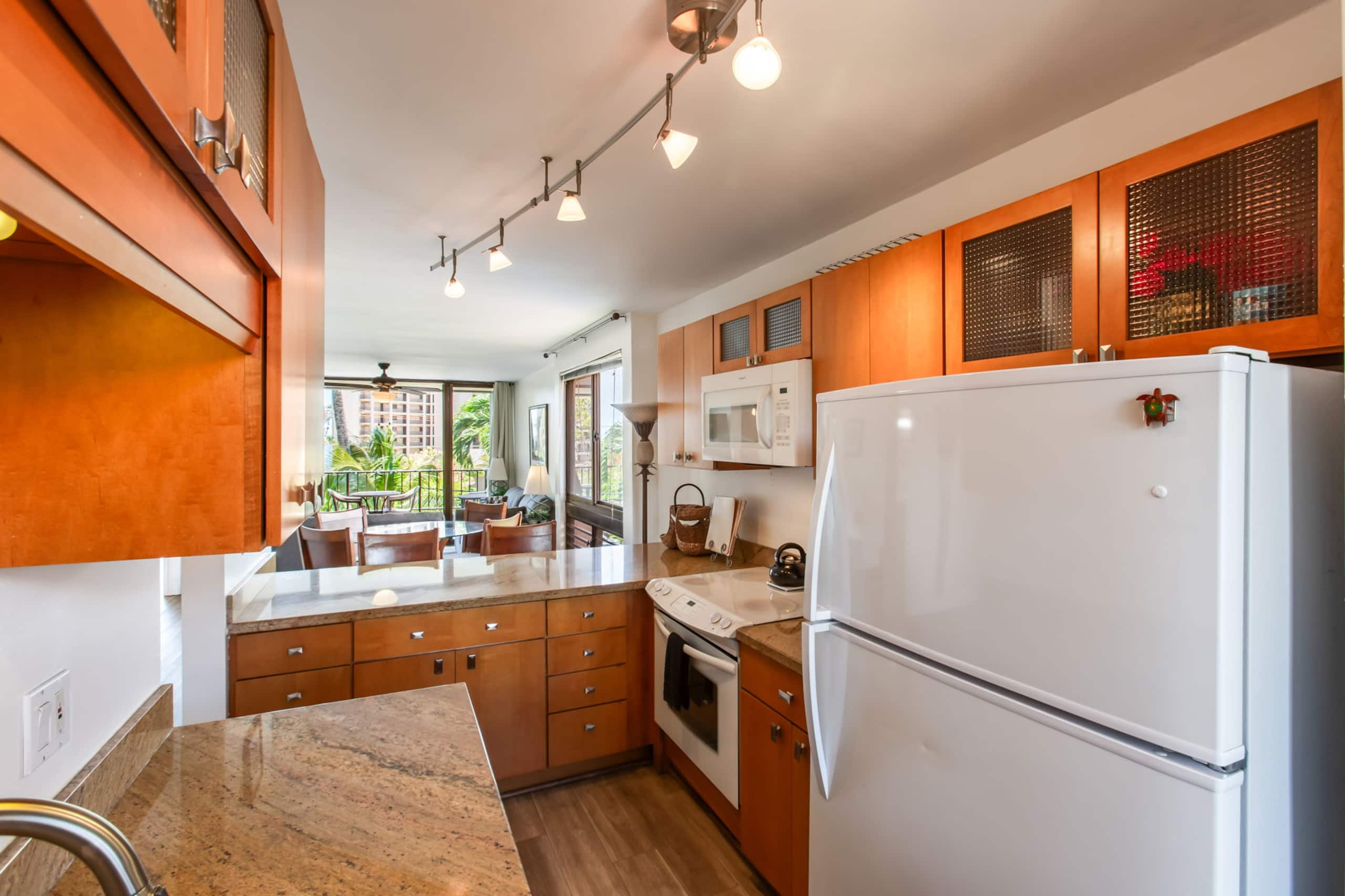 Condo in Lahaina · ★4.73 · 2 bedrooms · 3 beds · 2 baths - Image 14