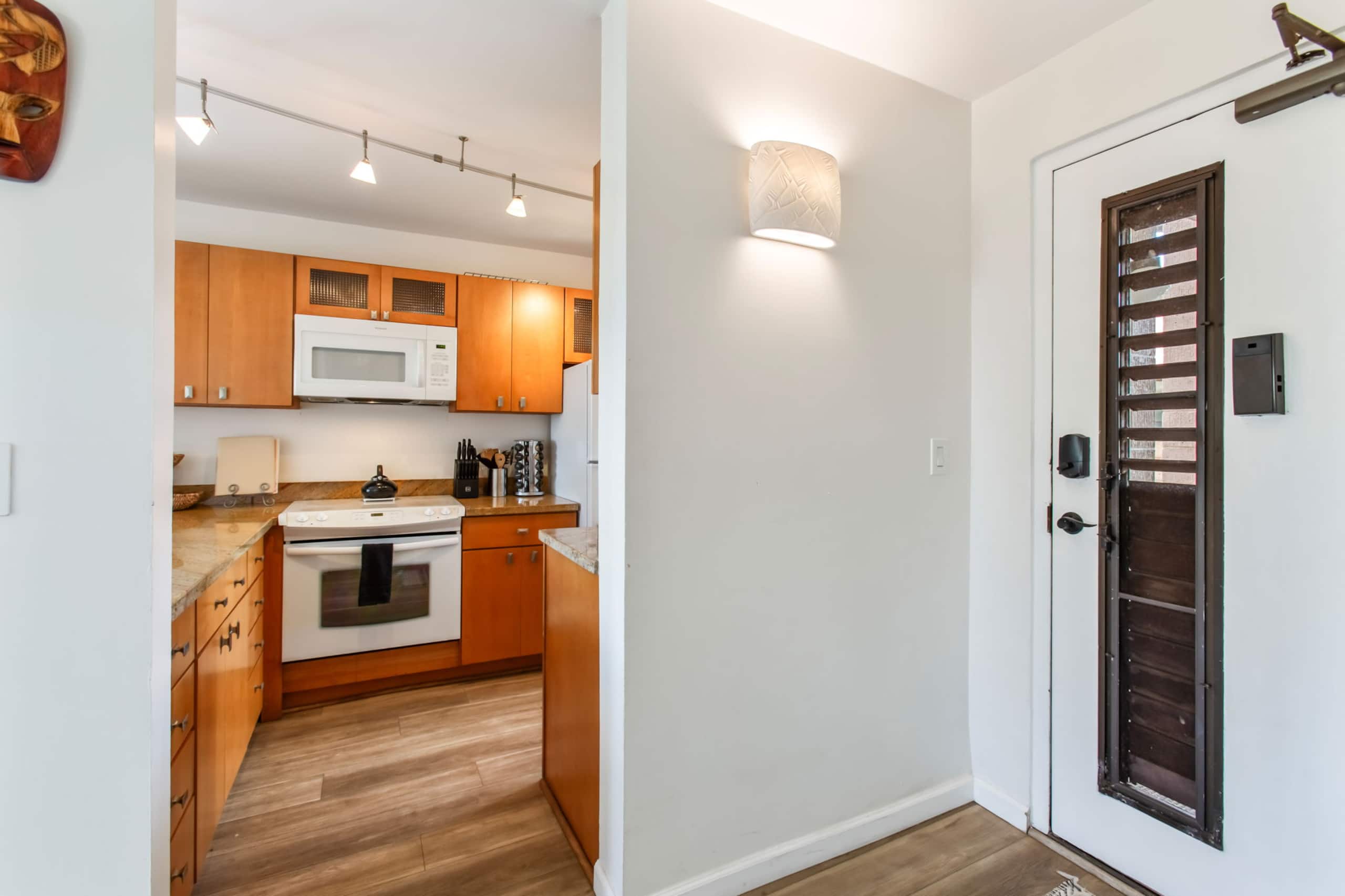 Condo in Lahaina · ★4.73 · 2 bedrooms · 3 beds · 2 baths - Image 13