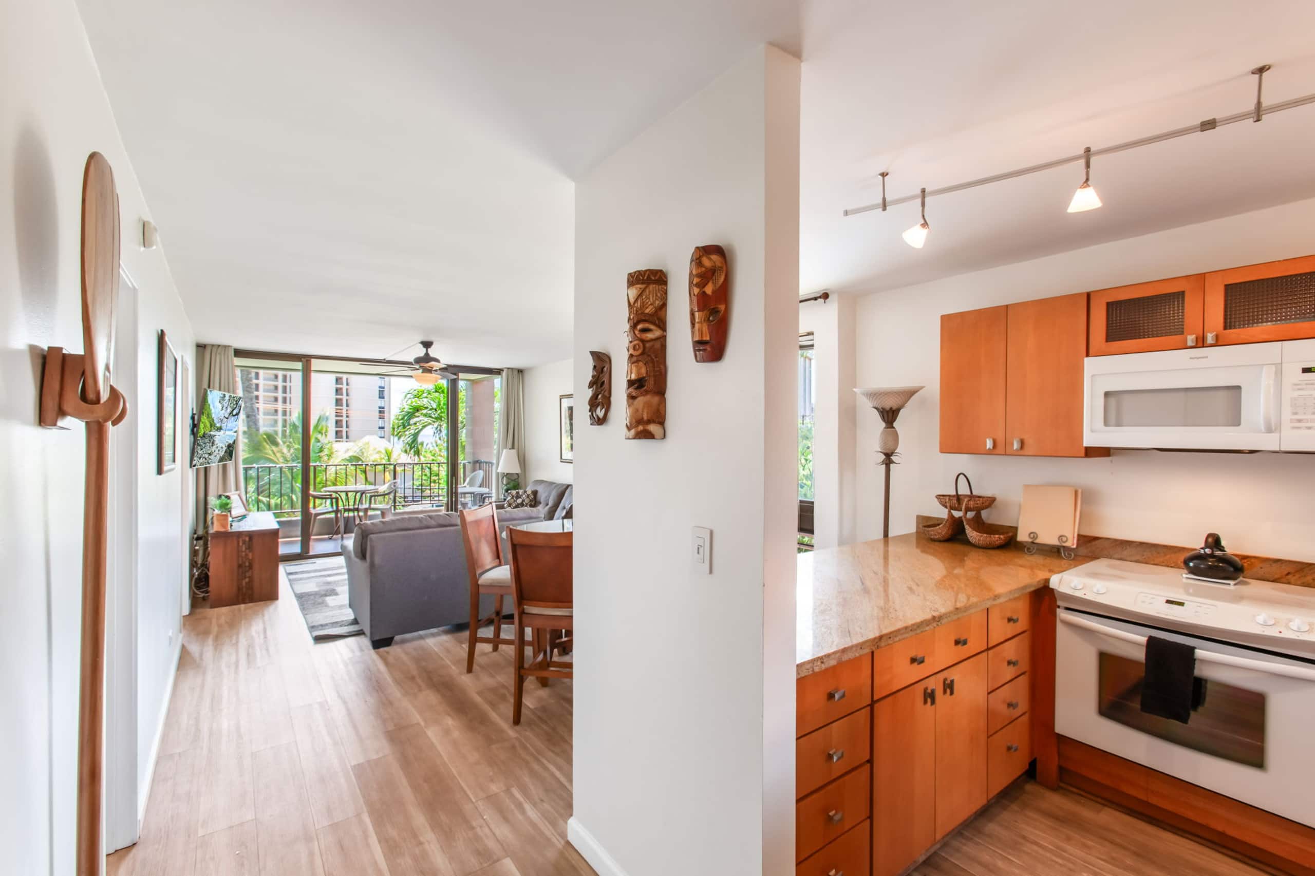 Condo in Lahaina · ★4.73 · 2 bedrooms · 3 beds · 2 baths - Image 16