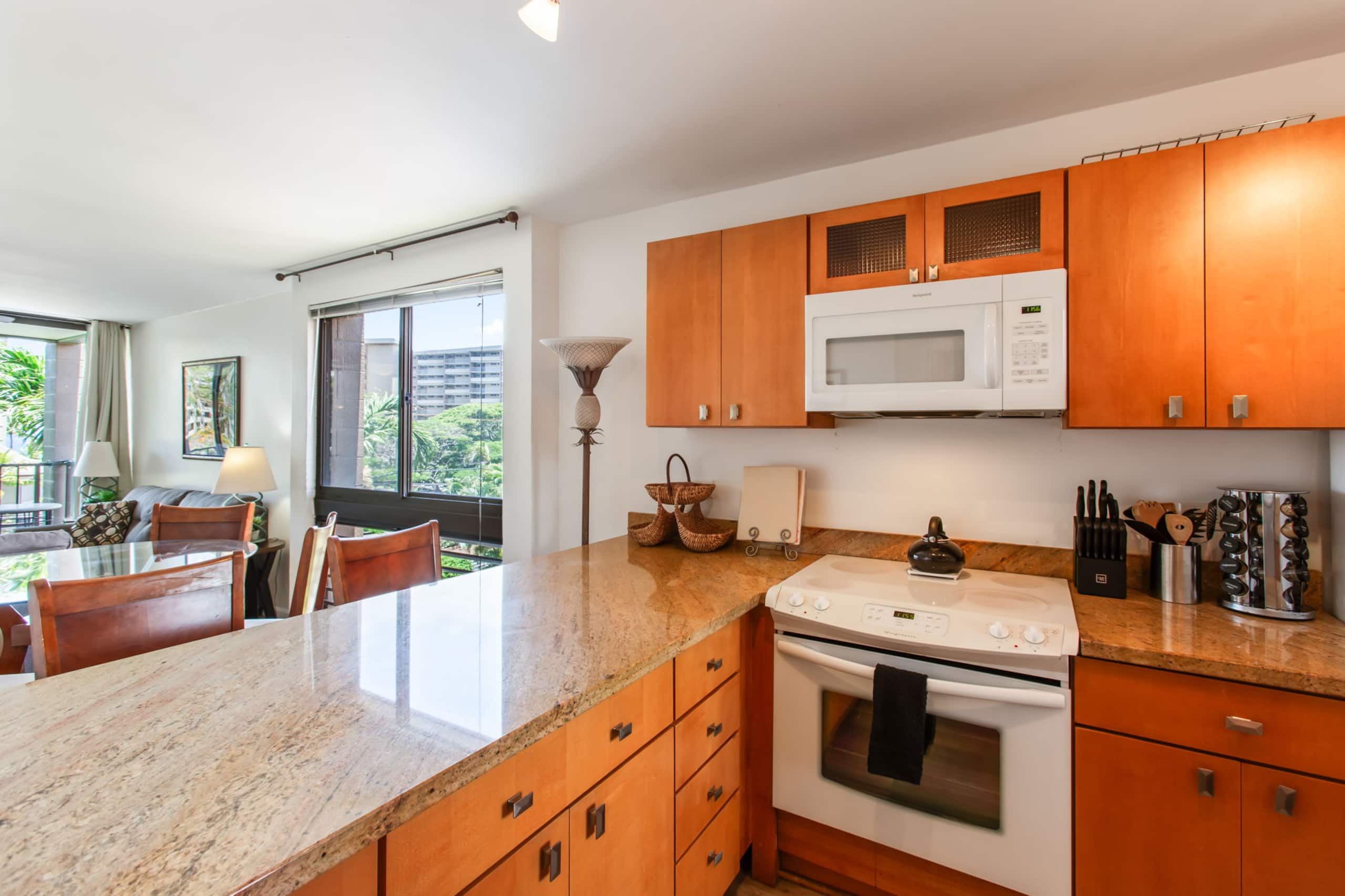 Condo in Lahaina · ★4.73 · 2 bedrooms · 3 beds · 2 baths - Image 15